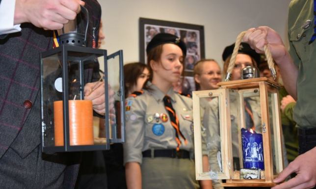 Harcerze z Hufca ZHP w Suwałkach przekazali Światło harcerzom i skautom na Litwie