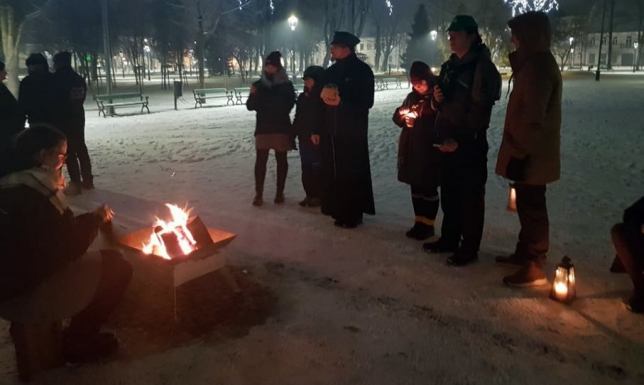 miejskie przekazanie Betlejemskiego Światła Pokoju mieszkańcom. 