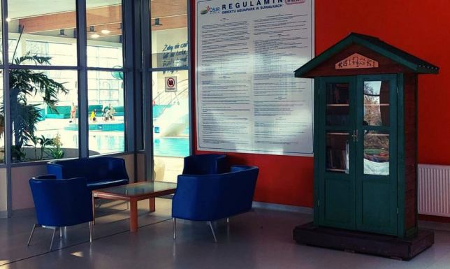 Plenerowa biblioteczka w Aquaparku Plenerowa biblioteczka na okres zimowy została przeniesiona do Aquaparku.