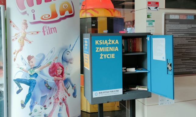Plenerowa biblioteczka przezimuje w kinie miejsce pobytu na okres zimowy zmieniła plenerowa biblioteczka