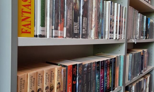 Dyskusyjny Klub Książki w Bibliotece Biblioteka zaprasza miłośników dyskutowania o książkach przy kawie lub herbacie