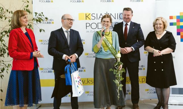 Alicja Zajączkowska Bibliotekarzem Roku kierownik Gminnej Biblioteki Publicznej w Wiżajnach nagrodzona