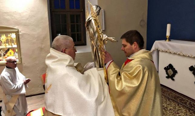 Poświęcenie kaplicy adoracji Najświętszego Sakramentu im. św. Jana Pawła II w Wigrach