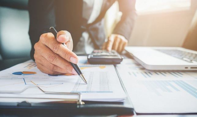 Biuro rachunkowe vs. samodzielne prowadzenie księgowości – co się bardziej opłaca? Biuro rachunkowe vs. samodzielne prowadzenie księgowości – co się bardziej opłaca?