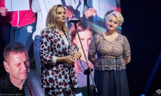 Gala Podlaskiej Marki. Bajka odebrała nagrodę Niepubliczna Terapeutyczna Szkoła Podstawowa „Bajka” w Suwałkach z nagrodą