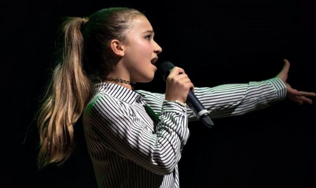 Monika Bogdanowicz i największe przeboje gwiazd piosenki Monika Bogdanowicz i największe przeboje gwiazd piosenki