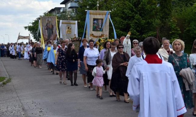 Tłumy wiernych uczestniczyły w procesji ulicami Suwałk