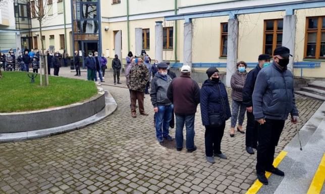 Suwalski Ratusz rozdał mieszkańcom budki dla ptaków