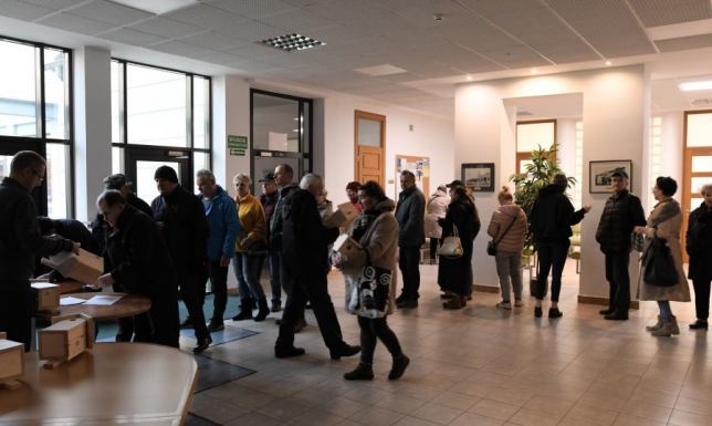 akcja Urzędu Miejskiego, podczas której rozdawano budki lęgowe dla ptaków