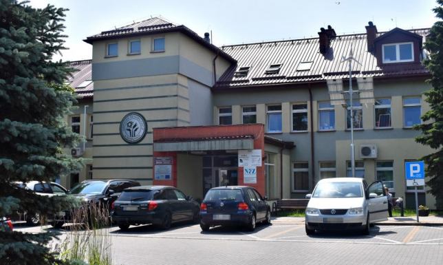 Ograniczone zabiegi i konsultacje, czy problemy z wypłacaniem pensji