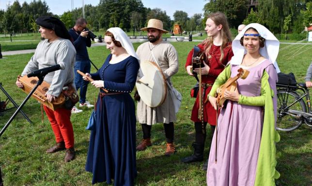 Pokazy rycerskie, turnieje, warsztaty dla dzieci oraz stoiska z regionalnymi produktami