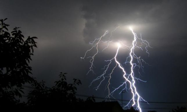 Przed nami burze z gradem, śnieg i porywisty wiatr