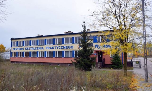 Miasto sprzedaje budynki po CKP Centrum Kształcenia Praktycznego na sprzedaż