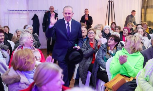 wspólna zabawa, występy lokalnych zespołów i recital Tomasza Stockingera