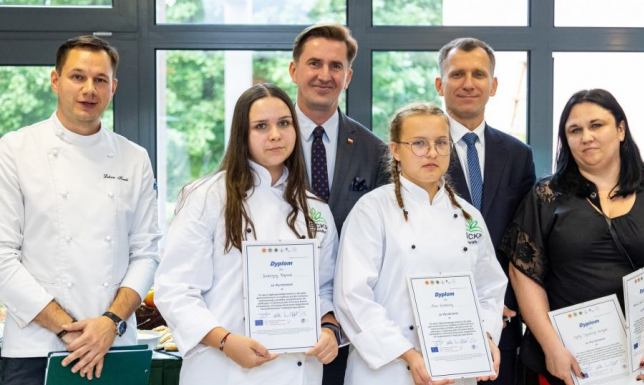 Suwalskie uczennice wyróżnione w ogólnopolskim konkursie kulinarnym Finał XII edycji ogólnopolskiego konkursu kulinarnego w Studzieńcu