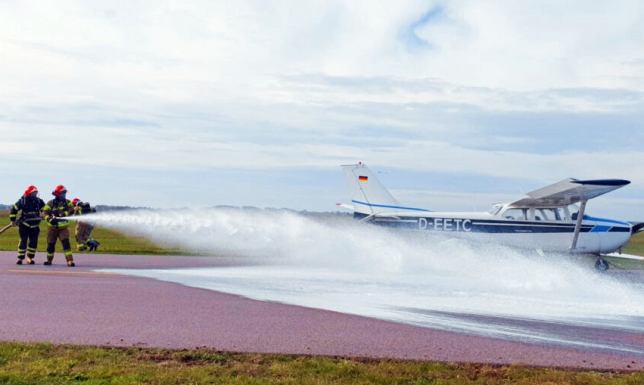 Gaszenie samolotu oraz udzielenie pomocy poszkodowanym