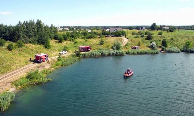 Nurkowie wydobyli z wody nieznaną substancję