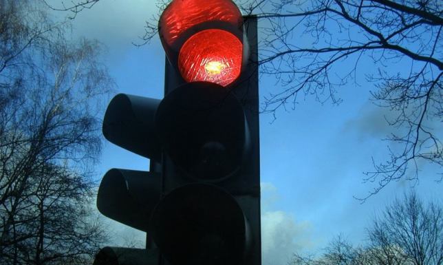 wyłączenie sygnalizacji świetlnej na skrzyżowaniu ulic Waryńskiego i Noniewicza