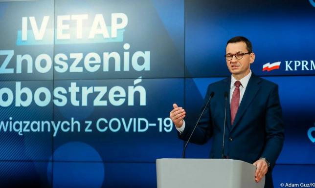 Siłownie i kina otwarte. Nowe zasady zasłaniania nosa i ust