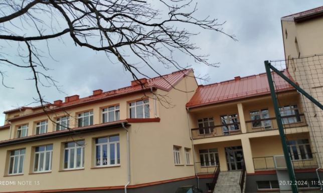 Wymiana pokrycia i naprawa dachu budynku Domu Dziecka w Nowej Pawłówce