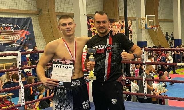 Adrian Daniło zdobył Mistrzostwo Polski w Kickboxingu Mistrzostwa Polski w Kickboxingu w formule Low Kick młodzieżowców