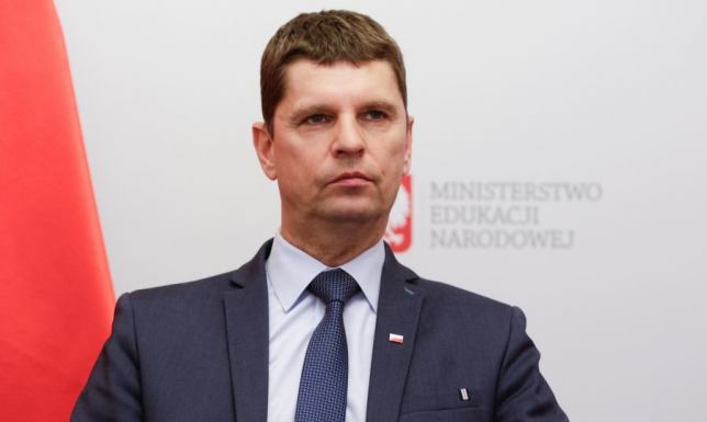 Uczniowie po wakacjach wrócą do szkół