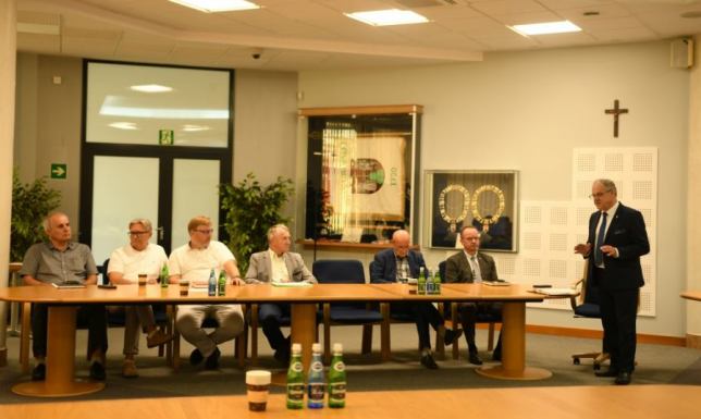 Zamknięcie wiat powoduje wzrost selekcji odpadów Jak poprawić segregację odpadów debatowano w suwalskim Ratuszu