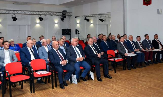 „Deszcz pieniędzy" w regionie? Prezentację pod hasłem "Polska Jest Jedna" posła Jarosława Zielińskiego