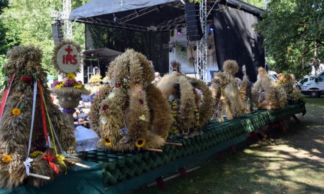 Dożynki Powiatu Suwalskiego i Gminy Raczki  „Święto Plonów 2024” w ruinach Pałacu Paca w Dowspudzie