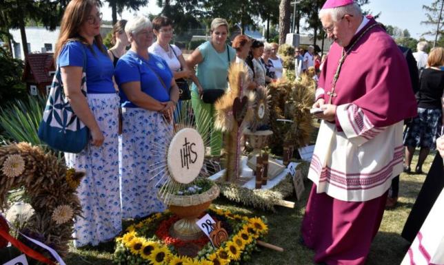 Diecezjalne Dożynki odbyły się w Gibach  Z Maryją we wspólnocie Kościoła dziękujemy Bogu za plony