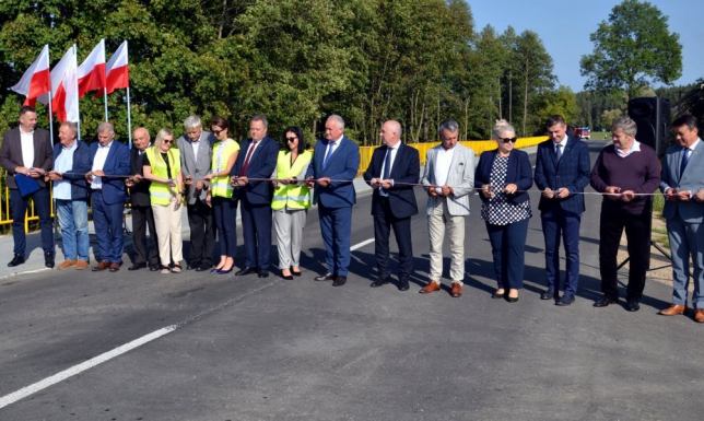 Oficjalne otwarcie przebudowanej drogi powiatowej w gminie Suwałki