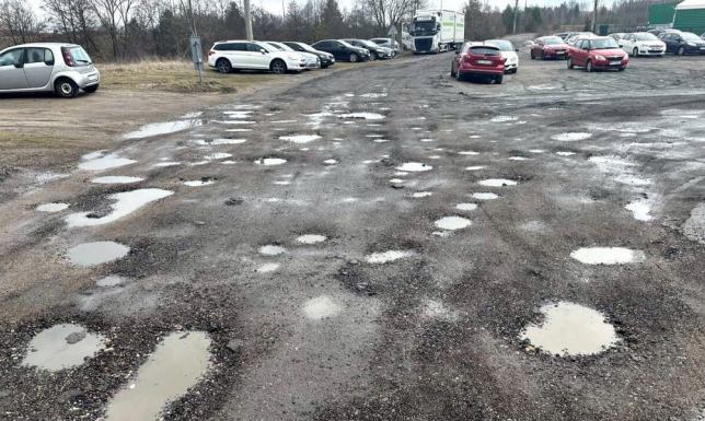 Droga prowadząca do firm na ul. Północnej w opłakanym stanie remont nawierzchni drogi stanowiącej dojazd z ulicy Północnej