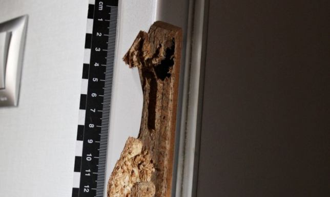 policjanci zatrzymali Anglika, który zniszczył drzwi w pokoju hotelowym