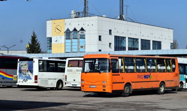 Letnia oferta PKS Nova – nowości, zniżki i wygodne połączenia na wakacje