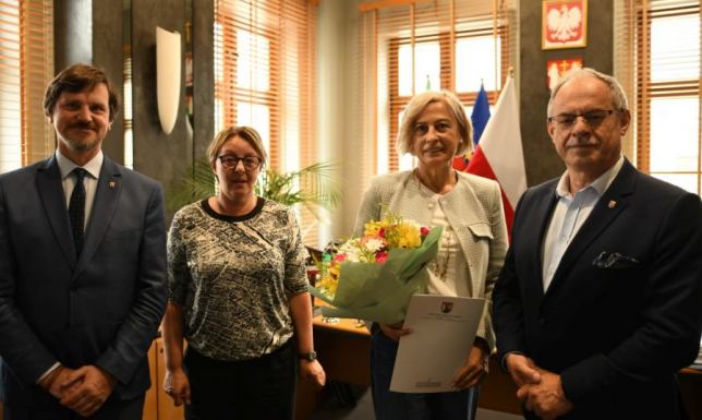 Podziękowania dla odchodzącej na emeryturę dyrektor żłobka Dyrektor zdecydowała się przejść na emeryturę