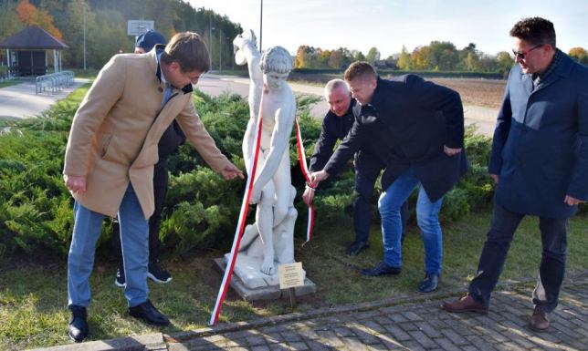 Pierwsza figura pojawiła się w Alei Olimpijczyków i Mistrzów Sportu