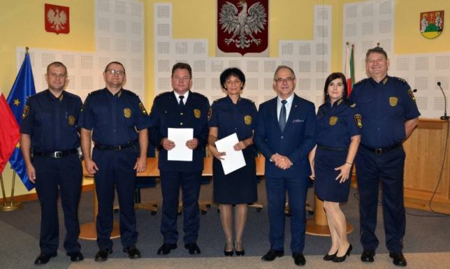 Miejscy strażnicy z gratulacjami i awansami Dzień Strażnika Miejskiego