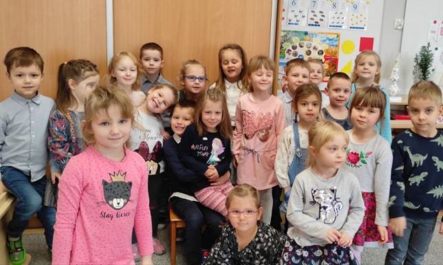 Przedszkole nr 5 z Oddziałem Integracyjnym w Suwałkach, przedstawienie dla dziadków