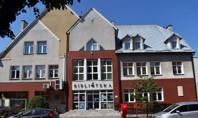  zapisy na zajęcia wakacyjne prowadzone w Bibliotece