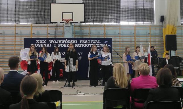 Zwycięscy Wojewódzkiego Festiwalu Piosenki i Poezji Patriotycznej Wojewódzki Festiwal w I Liceum Ogólnokształcącym w Suwałkach