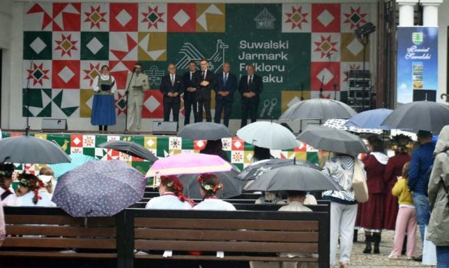 w Parku Konstytucji 3 Maja rozstawione będą kramy z rękodziełem