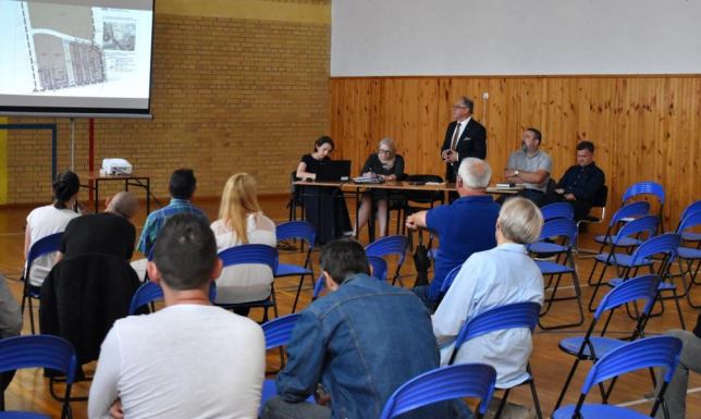 spotkanie Czesława Renkiewicza, prezydenta Suwałk z mieszkańcami ulicy Franciszkańskiej