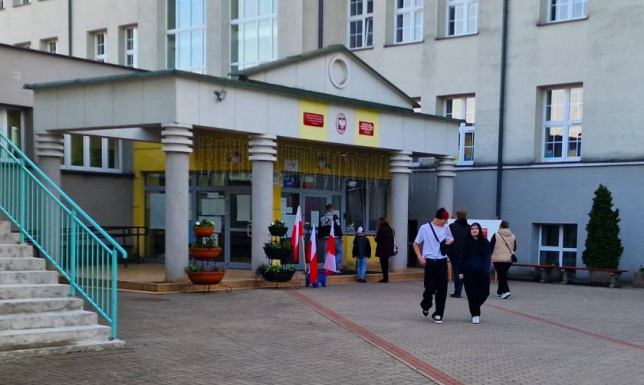 Pierwsze wyniki i frekwencja wyborów prezydenckich 2025