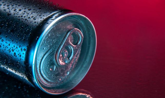 Energetycznie w nowy dzień – jakie napoje energetyczne warto wybrać?