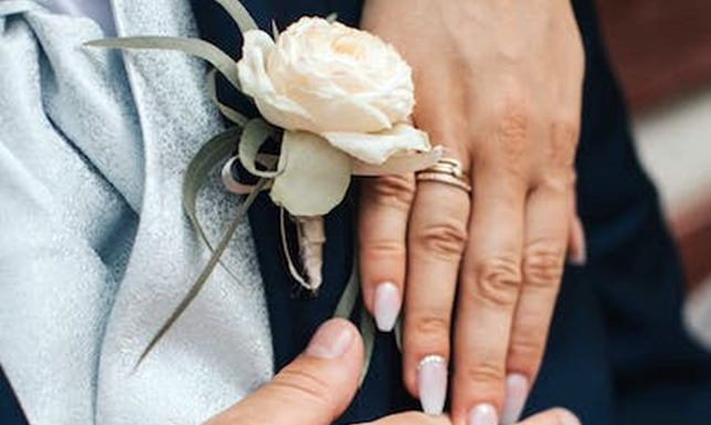 Złote pierścionki - bezcenny prezent na święta