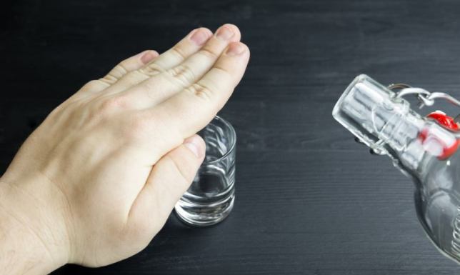 Jak wygląda leczenie alkoholizmu - terapia antyalkoholowa?