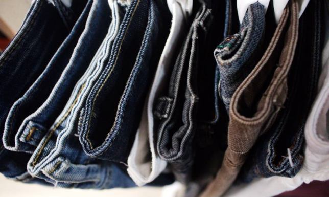 Z czym nosić spodnie dzwony? 5 propozycji stylizacji!