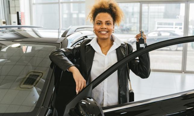 Auto z salonu – na co zwrócić uwagę podczas wyboru? Auto z salonu – na co zwrócić uwagę podczas wyboru?
