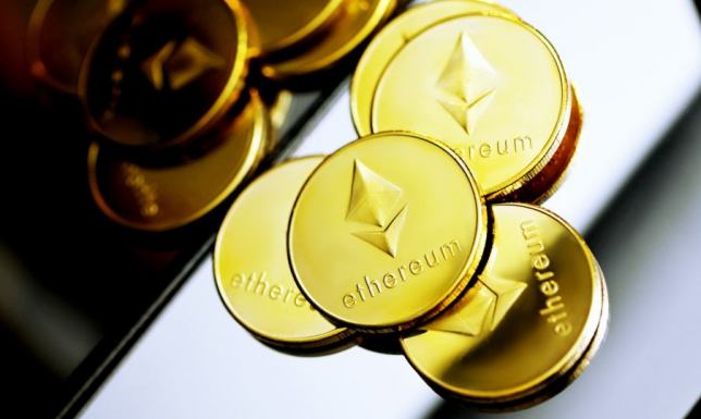 Jakie elementy sprawiają, że Ethereum wyróżnia się na tle innych projektów w branży blockchain?