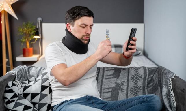 Kołnierz ortopedyczny – kiedy i po co należy go stosować? 